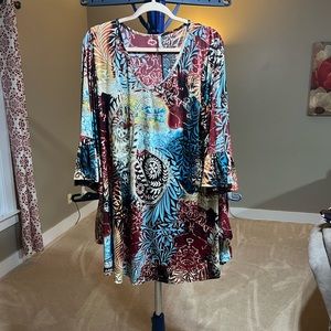 Voll Multi colored tunic with pockets .  Size 3x